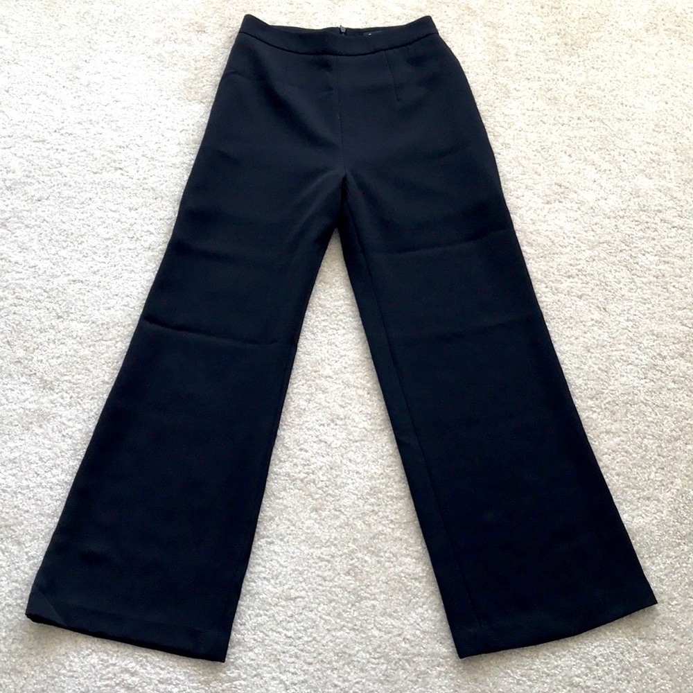 Dressy pants with draping fabric, anti wrinkles